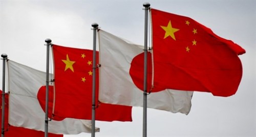 National flags of Japan and China (R) are displayed at Tokyo's Haneda Airport on May 30, 2010. Chinese Premier Wen Jiabao is on a three-day visit to Japan to hold talks with his  Japanese counterpart Yukio Hatoyama and business leaders.  AFP PHOTO/Kazuhiro NOGI