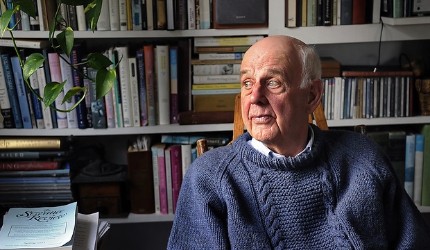 Waheed Berry “Họ ngồi bên nhau dưới hiên nhà” – Wendell Berry | Nguyễn Huy Hoàng
